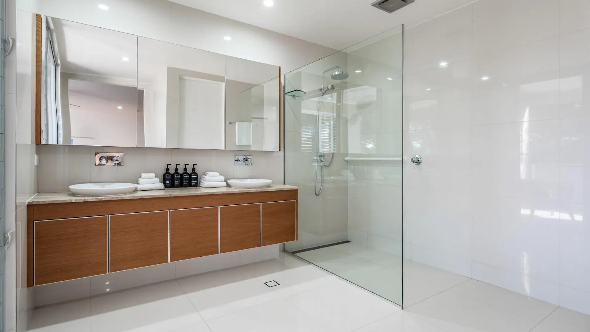 Headlands Hideaway - Pet Friendly Home At Moffs Caloundra Hébergement de vacances